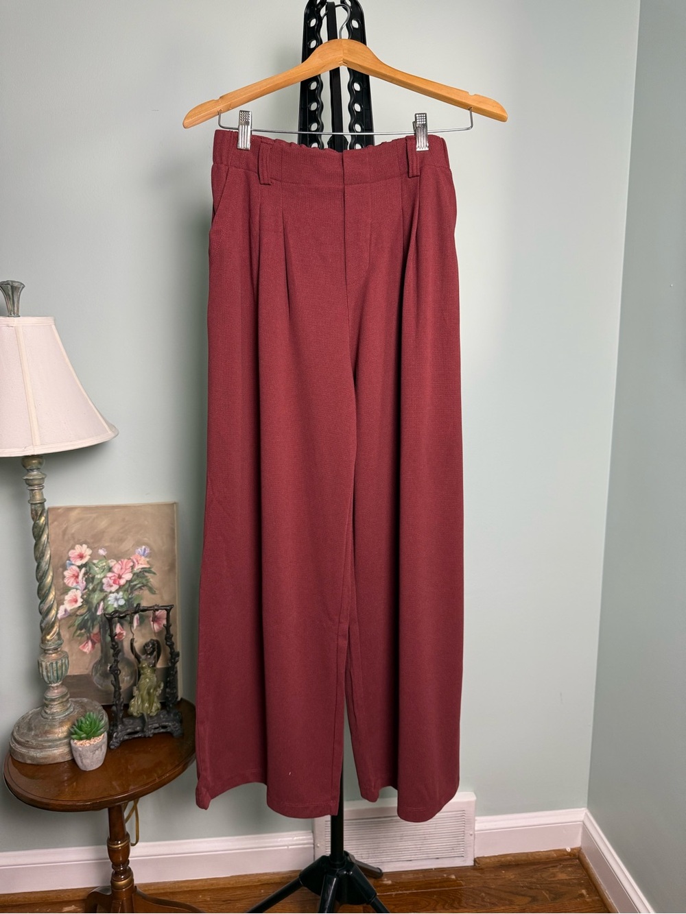 NWT HALARA Wide-Leg High-Rise Waffle Stitch Pants in Burgundy size Small